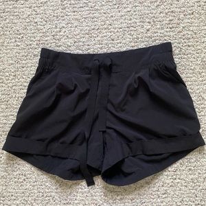 Lululemon mid rise short
